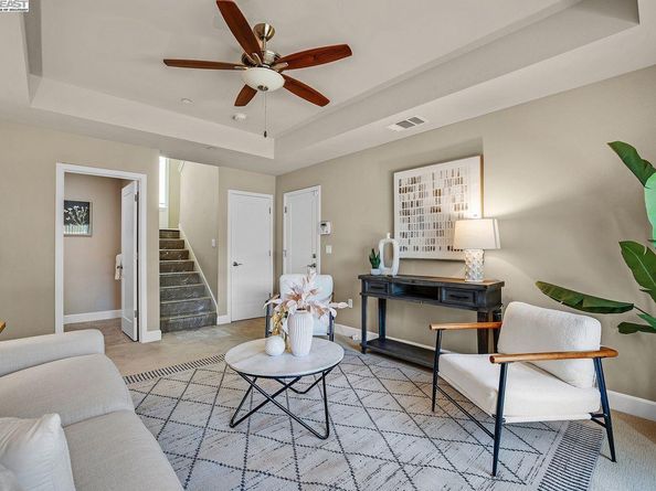 200 Valletta Ln, Pleasanton CA 94566