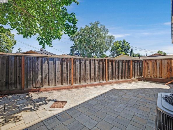 200 Valletta Ln, Pleasanton CA 94566