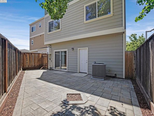 200 Valletta Ln, Pleasanton CA 94566