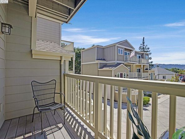 200 Valletta Ln, Pleasanton CA 94566