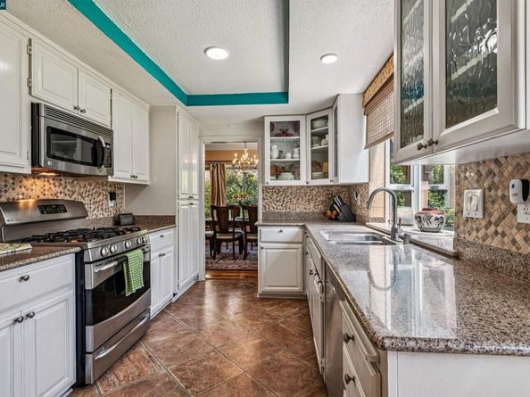 3232 Highpointe Ct, Richmond CA 94806