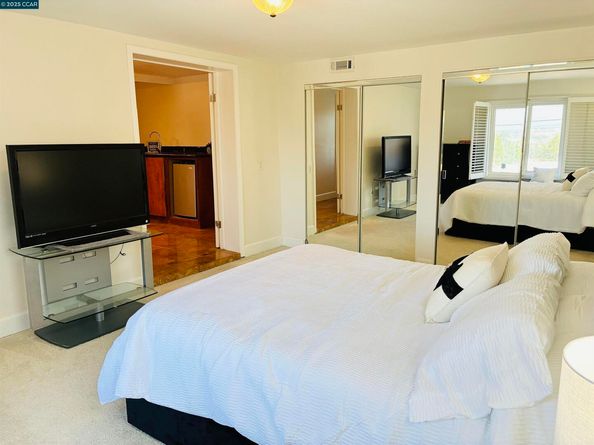 7968 Michigan Ave, Oakland CA 94605