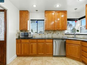 7968 Michigan Ave, Oakland CA 94605