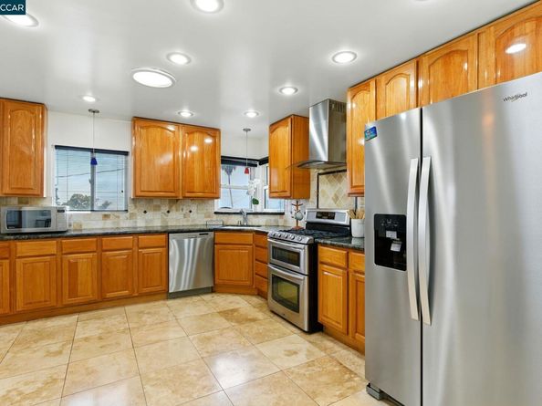 7968 Michigan Ave, Oakland CA 94605