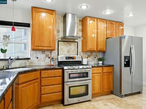 7968 Michigan Ave, Oakland CA 94605