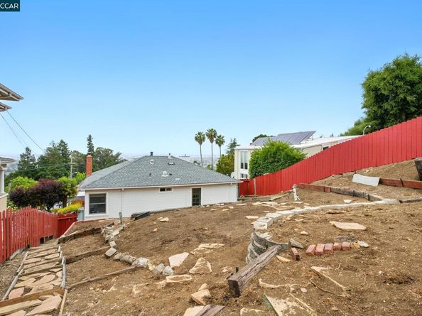 7968 Michigan Ave, Oakland CA 94605