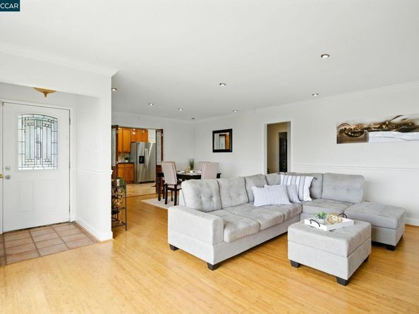 7968 Michigan Ave, Oakland CA 94605