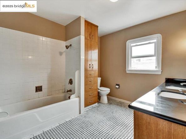 4211 Market St, Oakland CA 94608