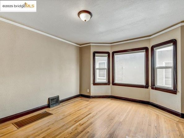 4211 Market St, Oakland CA 94608