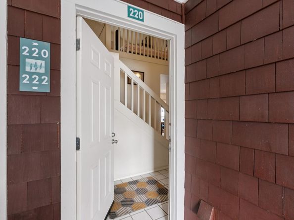 220 Marina Lakes Dr, Richmond CA 94804