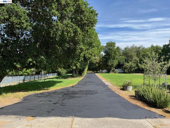 401 Pine Creek Road, Walnut Creek CA 94598