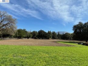 401 Pine Creek Road, Walnut Creek CA 94598
