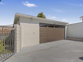 6727 W 87Th Pl, Los Angeles CA 90045