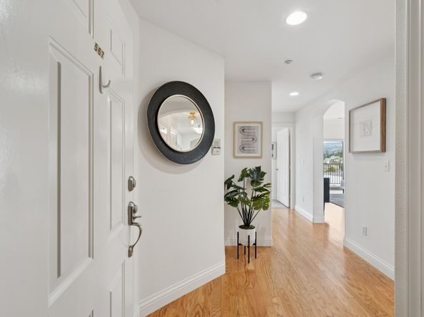 567 Merritt Ave, Oakland CA 94610