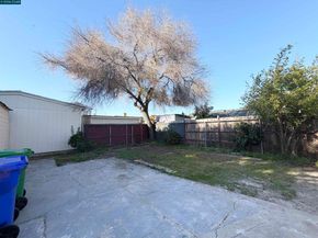 1541 152Nd Ave, Ashland CA 94578