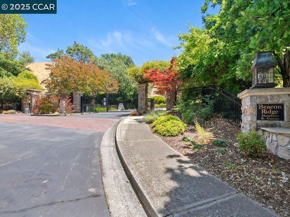 314 Beacon Ridge Ln, Walnut Creek CA 94597
