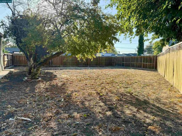 2311 Crescent Dr, Concord CA 94520