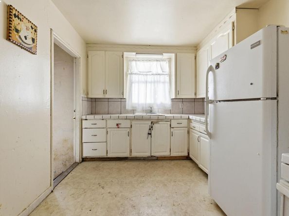 9308 F St, Oakland CA 94603