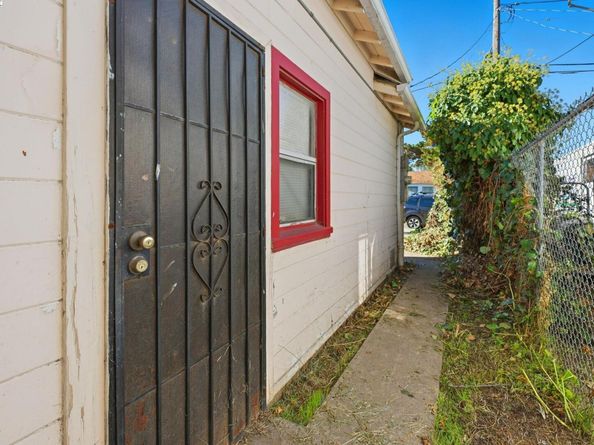 9308 F St, Oakland CA 94603