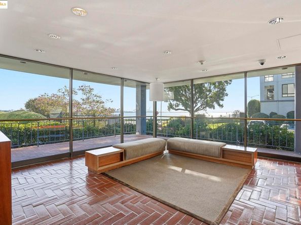 2 Admiral Drive B276, Emeryville CA 94608