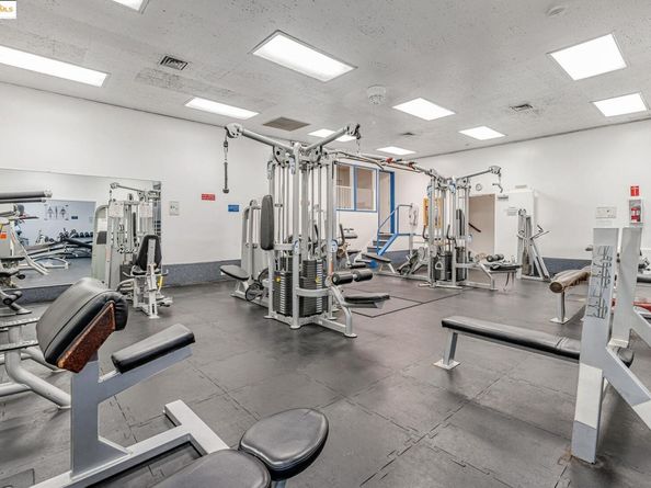 2 Admiral Drive B276, Emeryville CA 94608