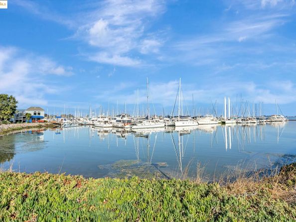 2 Admiral Drive B276, Emeryville CA 94608