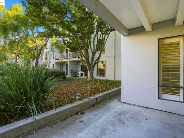 2 Admiral Drive B276, Emeryville CA 94608