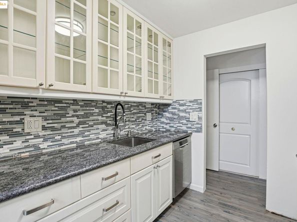 2 Admiral Drive B276, Emeryville CA 94608