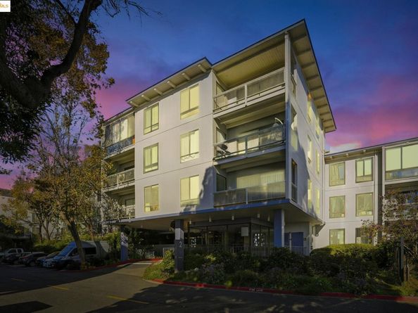 2 Admiral Drive B276, Emeryville CA 94608