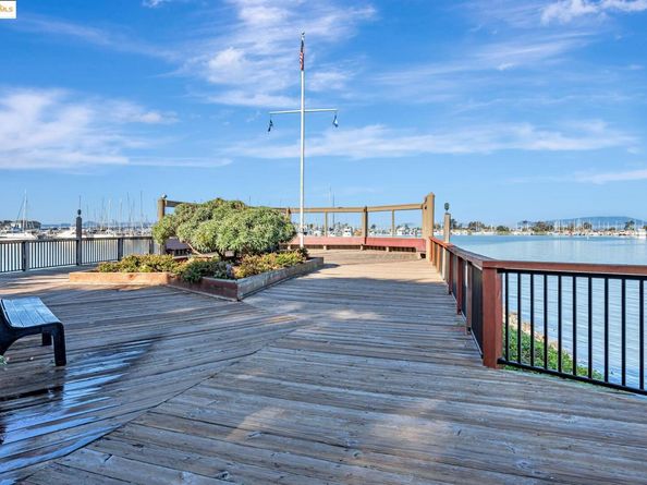 2 Admiral Drive B276, Emeryville CA 94608