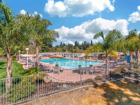 2232 Golden Rain Rd 1, Walnut Creek CA 94595