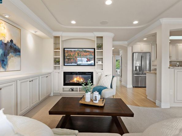 2232 Golden Rain Rd 1, Walnut Creek CA 94595