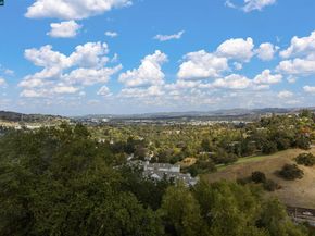 2232 Golden Rain Rd 1, Walnut Creek CA 94595