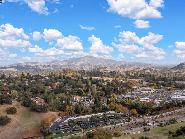 2232 Golden Rain Rd 1, Walnut Creek CA 94595