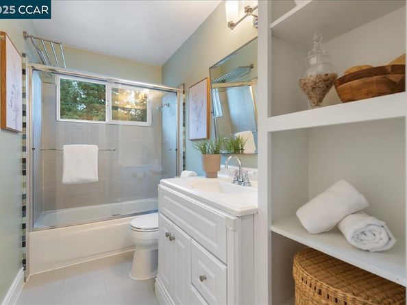 206 Buena Vida Ct, Martinez CA 94553