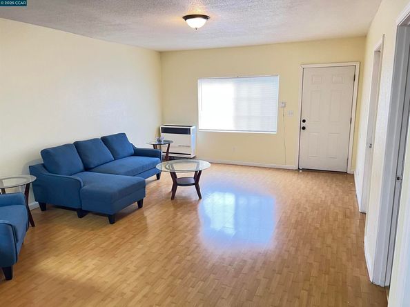 1050 37Th St, Oakland CA 94608