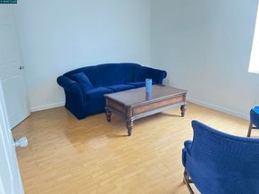 1050 37Th St, Oakland CA 94608