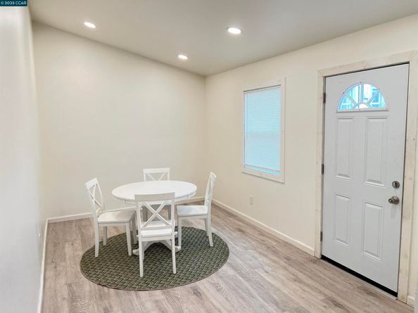 1050 37Th St, Oakland CA 94608