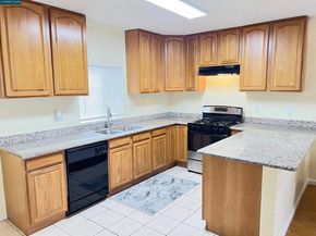 1050 37Th St, Oakland CA 94608