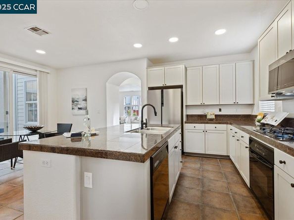 1165 Cottage Ln, Hercules CA 94547