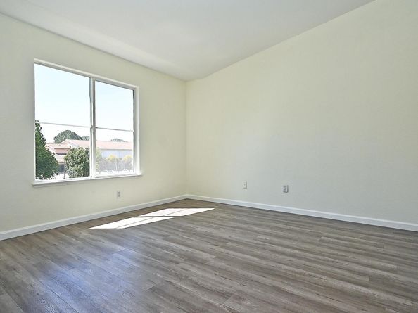 215 Santa Barbara St, San Pablo CA 94806