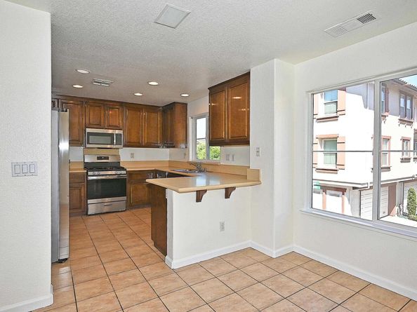 215 Santa Barbara St, San Pablo CA 94806