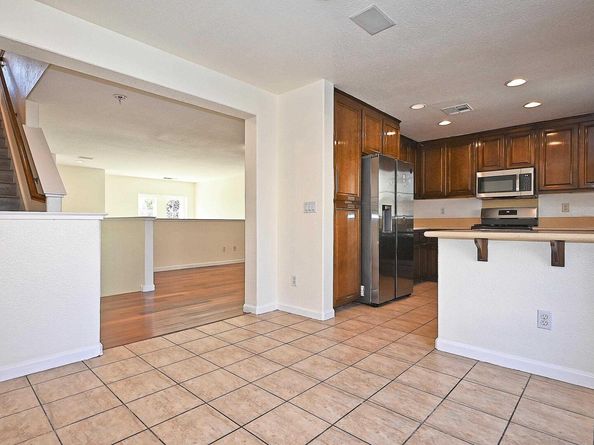 215 Santa Barbara St, San Pablo CA 94806