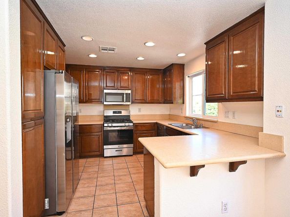 215 Santa Barbara St, San Pablo CA 94806