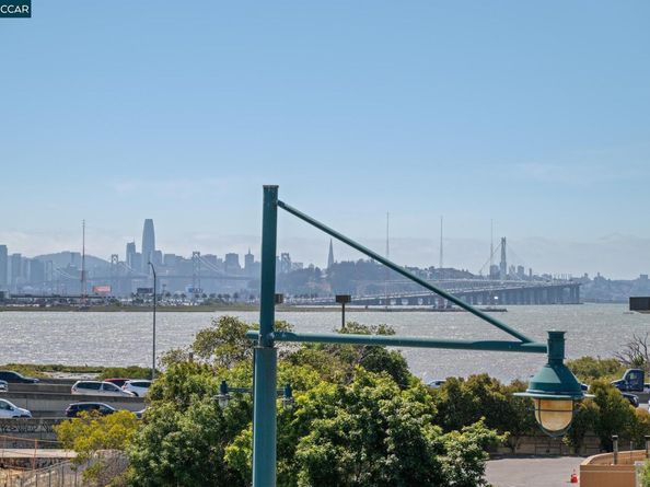 1535 Brunswig Ln, Emeryville CA 94608
