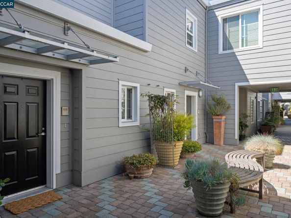 1535 Brunswig Ln, Emeryville CA 94608