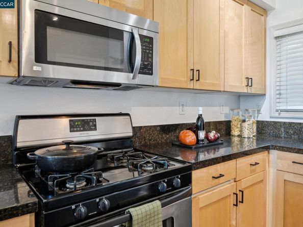 1535 Brunswig Ln, Emeryville CA 94608