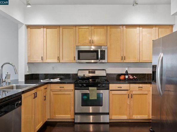 1535 Brunswig Ln, Emeryville CA 94608