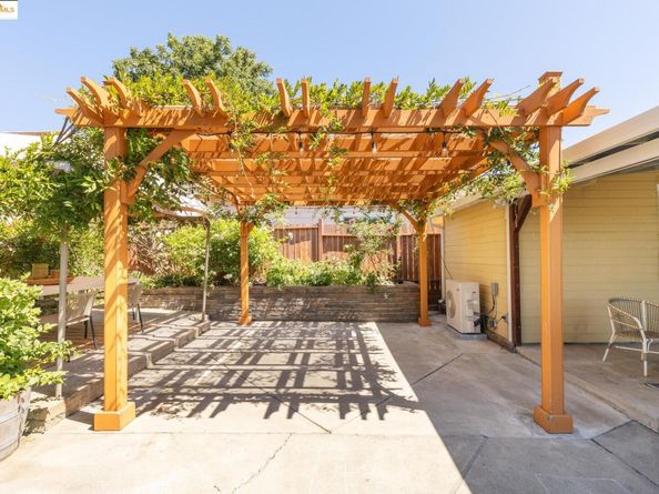 2005 36th Avenue, Oakland CA 94601
