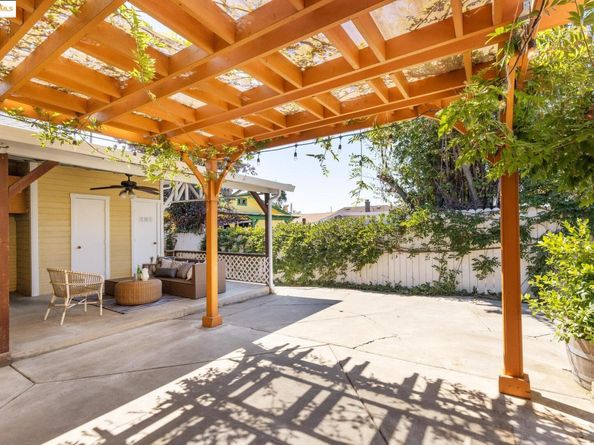2005 36th Avenue, Oakland CA 94601
